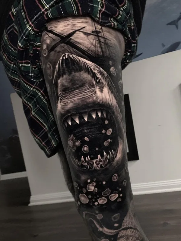 black and grey realism tatuaje en thigh #66226 | Tatuador Dylan Weber