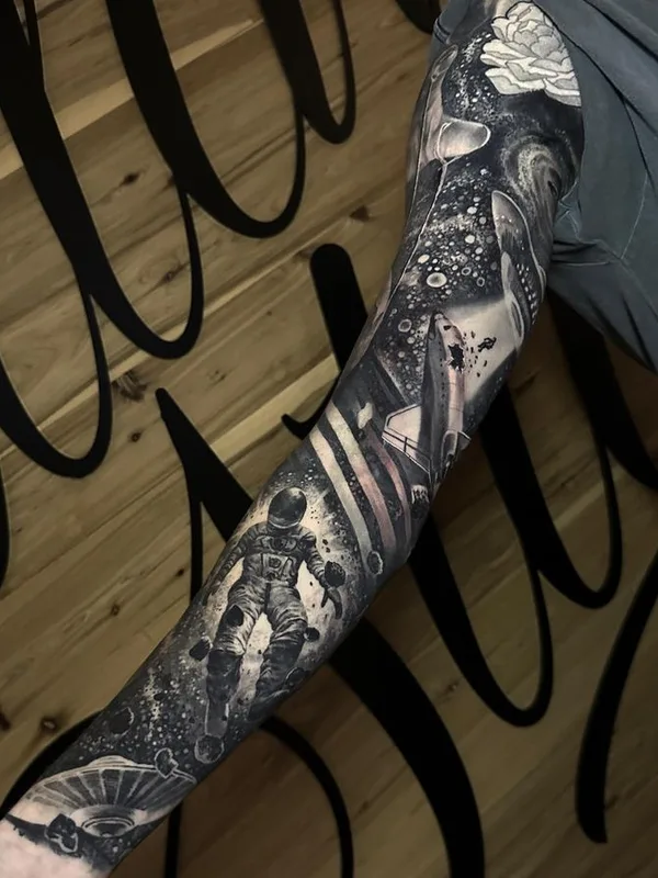 black and grey realism tatuaje en full sleeve #66219 | Tatuador Dylan Weber