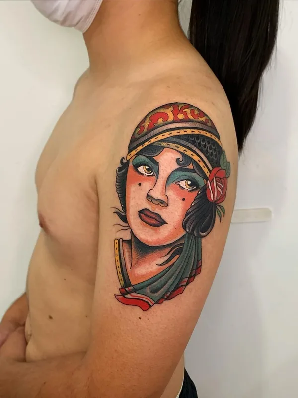color traditional tatouage sur upper arm #40049 | Artiste tatoueur Julian