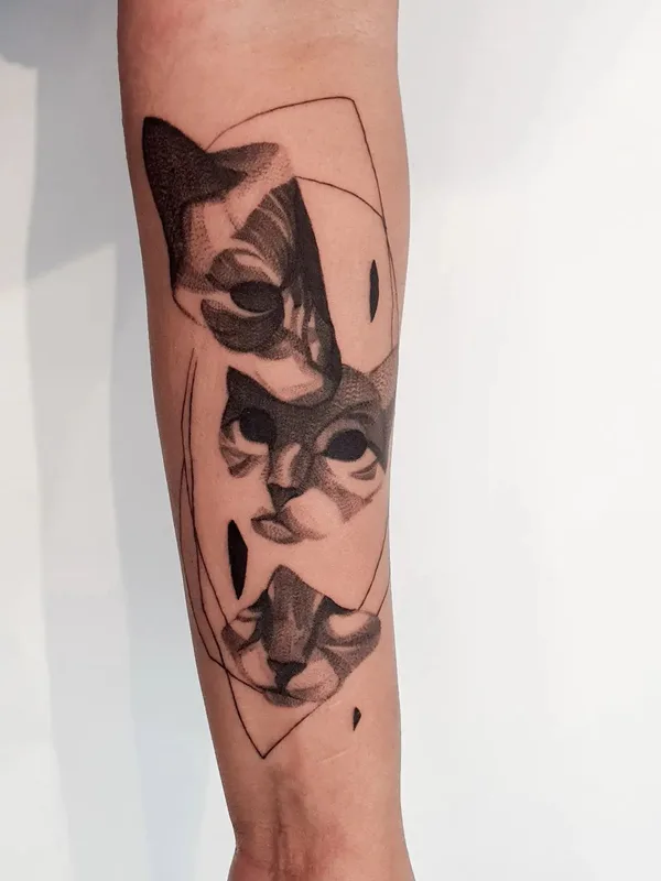 black and grey blackwork tatuaje en forearm #55377 | Tatuador Mike Kyrtatas