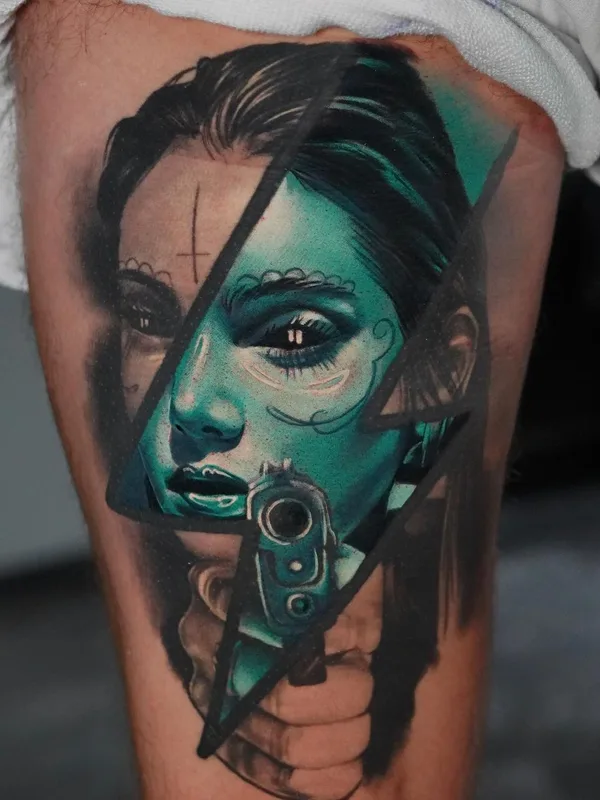 female color realism tatuaje en thigh #55387 | Tatuador Colin Whitfield