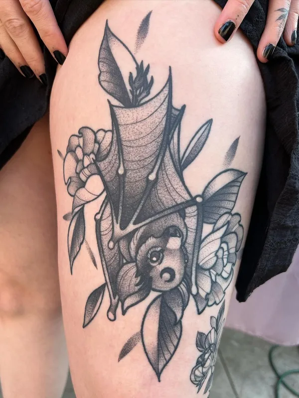 female black and grey blackwork 타투 부위 thigh #56457 | 타투이스트 Sara Stigmata