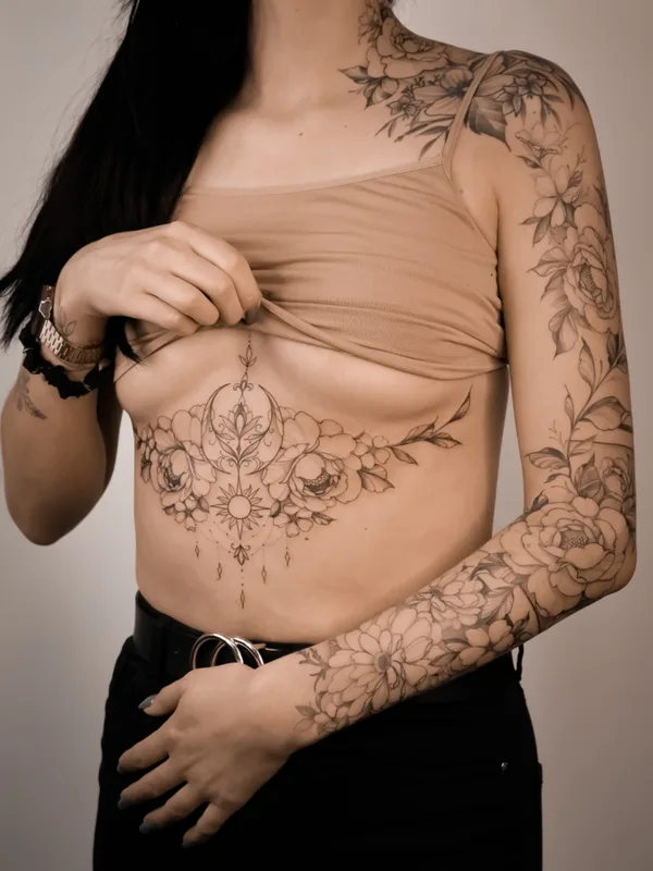 female black and grey botanic tatouage sur chest #60243 | Artiste tatoueur Katrin_Inktattoo