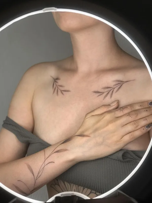 female black and grey fineline tatuaje en chest #50665 | Tatuador Алина Чеботарева