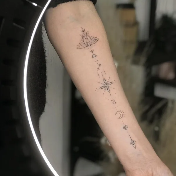 Graphic tattoo by Алина Чеботарева in Саратов