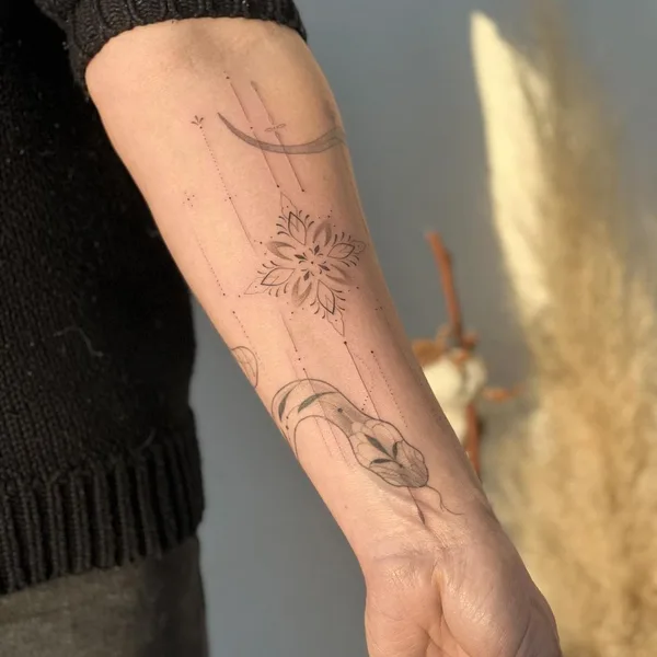 Graphic tattoo by Алина Чеботарева in Саратов
