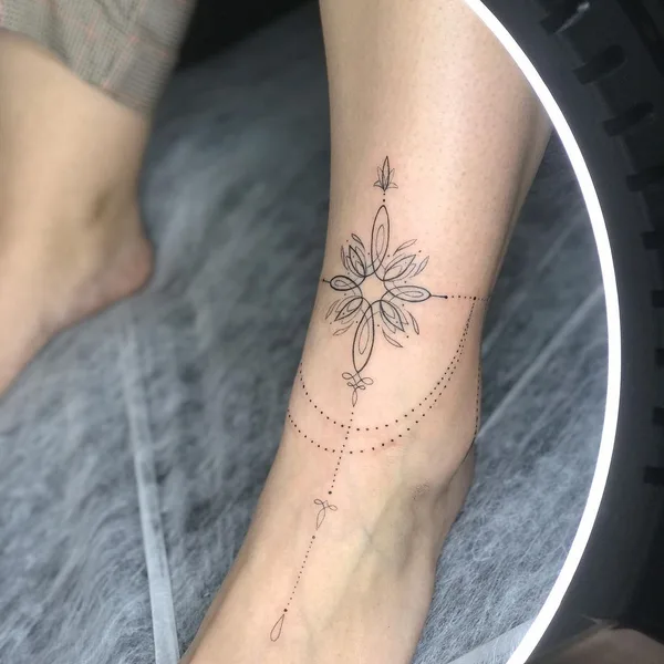 Graphic tattoo by Алина Чеботарева in Саратов
