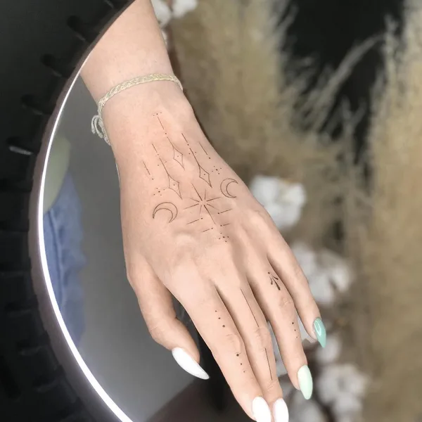 Graphic tattoo by Алина Чеботарева in Саратов