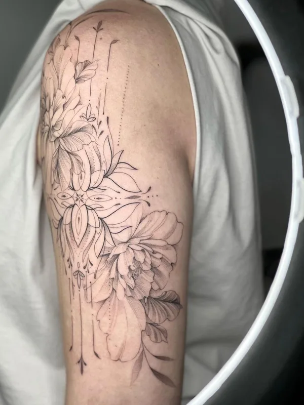 black and grey fineline tatuaje en upper arm #50668 | Tatuador Алина Чеботарева