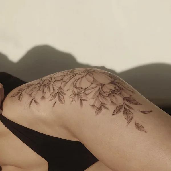 Graphic tattoo by Алина Чеботарева in Саратов