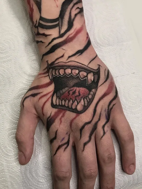 color illustrative 纹身 在 back of hand #50697 | 纹身师 Аля Тугушева