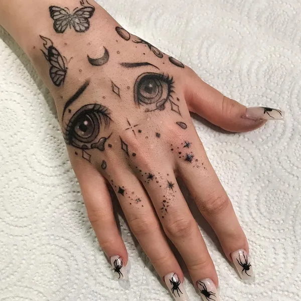 Graphic tattoo by Аля Тугушева in Саратов
