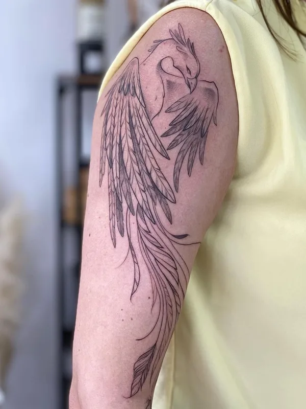 female black linework 纹身 在 upper arm #50716 | 纹身师 Валерия Литвищенко