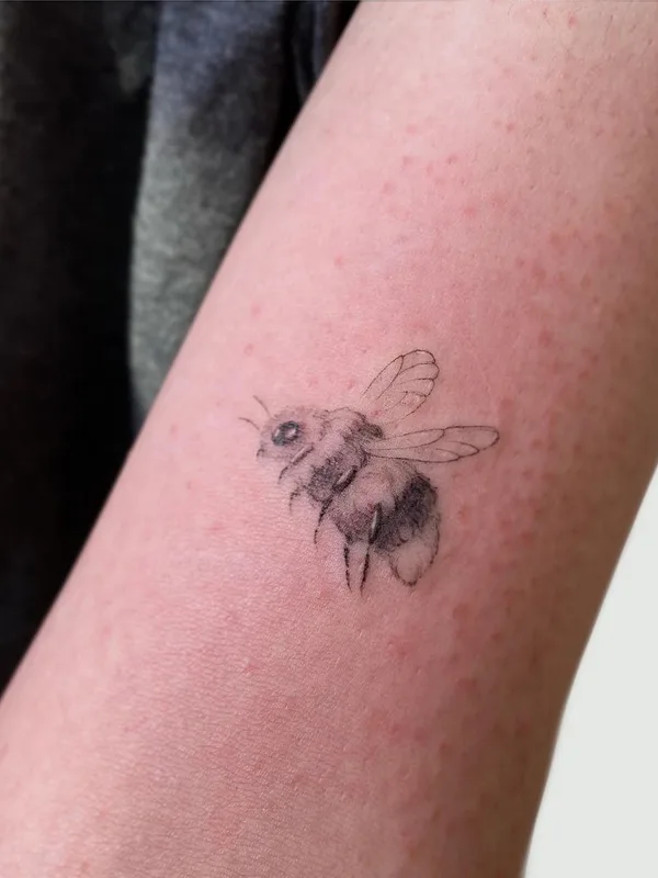 black and grey sketch 纹身 在 forearm #50722 | 纹身师 Валерия Литвищенко