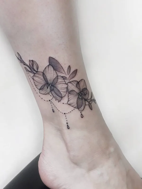 female black and grey fineline 타투 부위 ankle #50755 | 타투이스트 Диана Белогрив