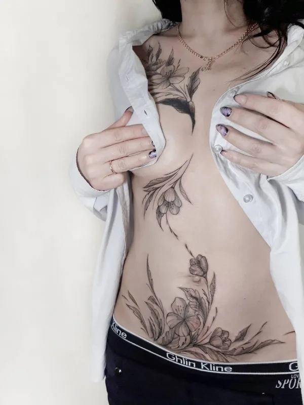 female black and grey fineline 타투 부위 chest #50751 | 타투이스트 Диана Белогрив