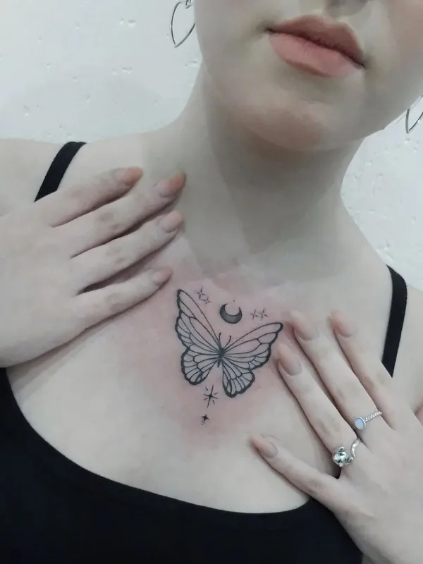 female black linework 타투 부위 chest #50763 | 타투이스트 Диана Белогрив