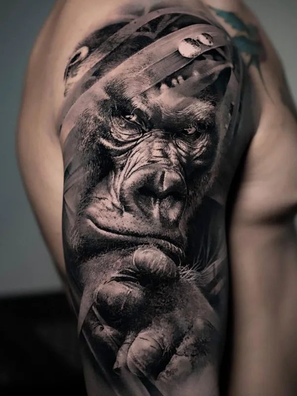 male black and grey realism tatouage sur upper arm #65082 | Artiste tatoueur Stevo Tattoo