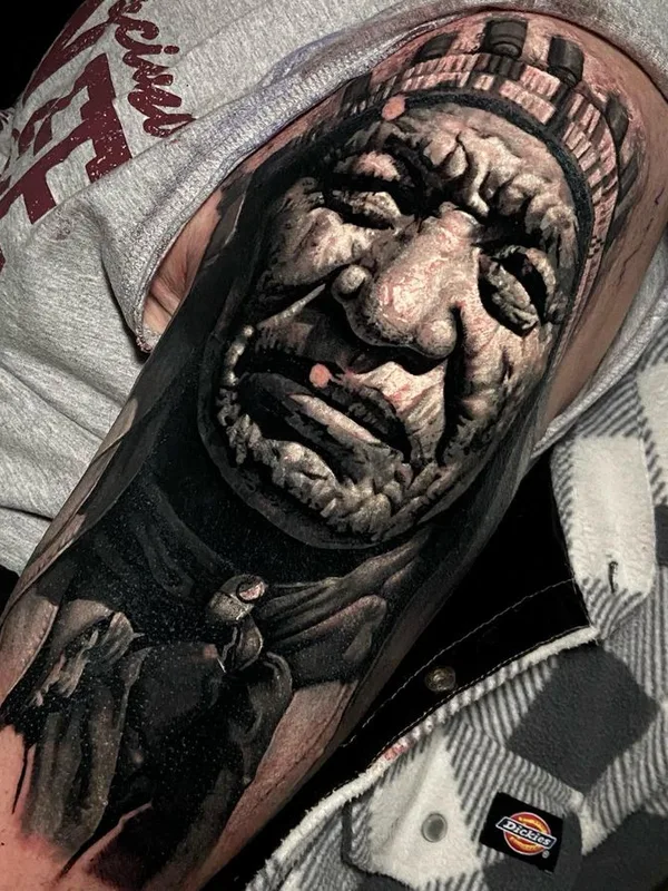black and grey realism Tatuagem em upper arm #66293 | Tatuador Alessandro Covallero