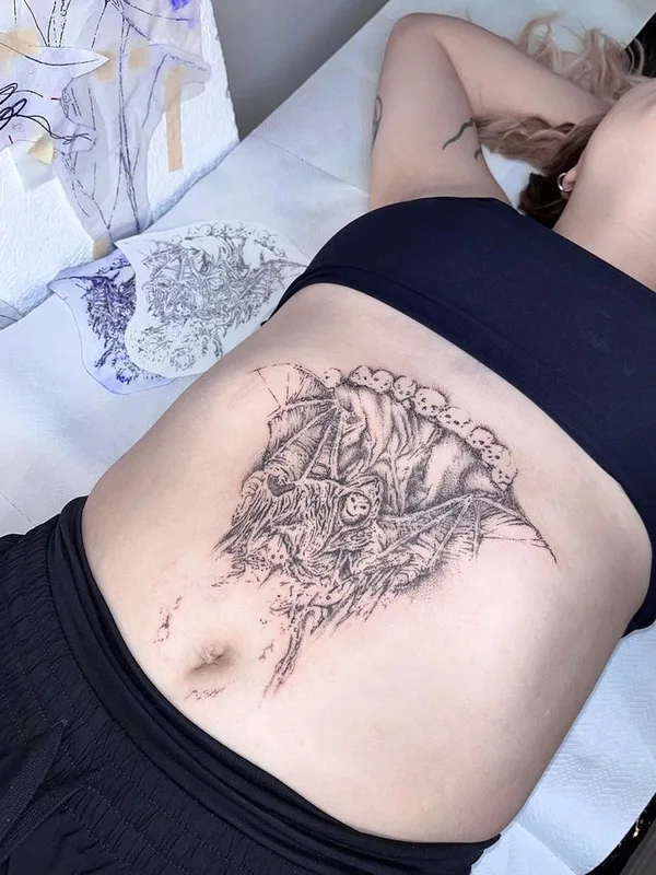 female black blackwork Tatuaggio su stomach #66358 | Tatuatore Randy Lahaie