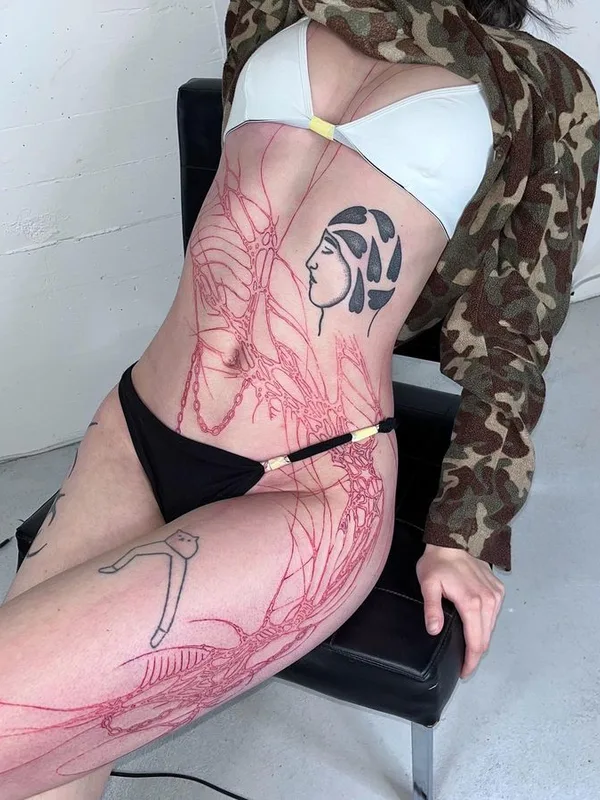 female black sketch Tatuaggio su thigh #66355 | Tatuatore Randy Lahaie