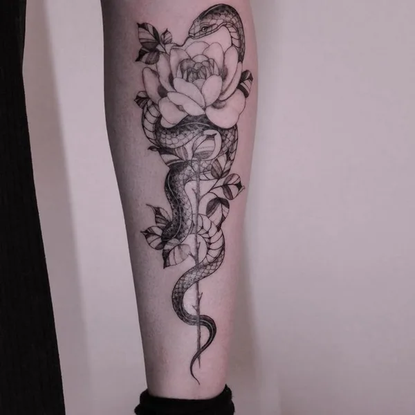 Graphic tattoo by Justine Scandella in Winterthur