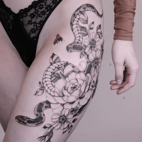 Graphic tattoo by Justine Scandella in Winterthur