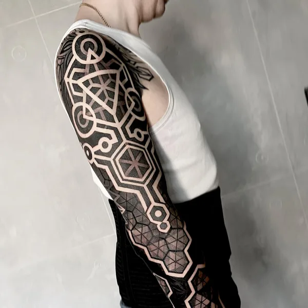 Ornamental tattoo by Anton Riakhovski in Warszawa
