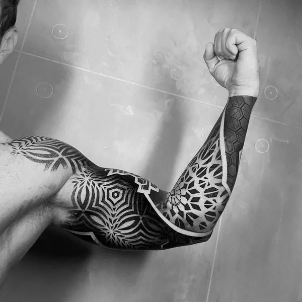 Ornamental tattoo by Anton Riakhovski in Warszawa