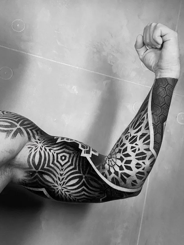 Ornamental tattoo by Anton Riakhovski in Warszawa