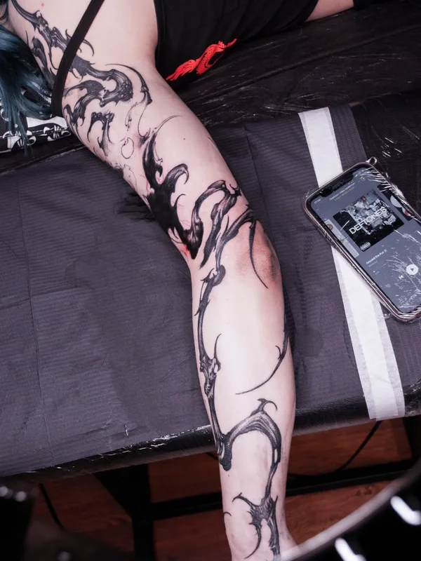 black blackwork татуировка на thigh #68063 | Тату мастер Паша MRXN