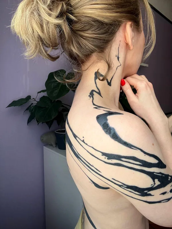 female black abstract татуировка на neck #68058 | Тату мастер Паша MRXN