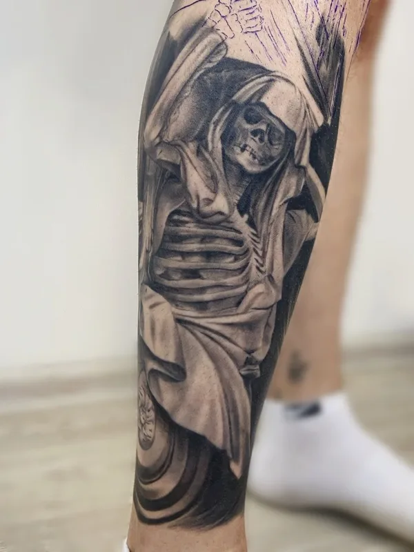 black and grey realism tatuaje en calf #40097 | Tatuador Ирина Чернова