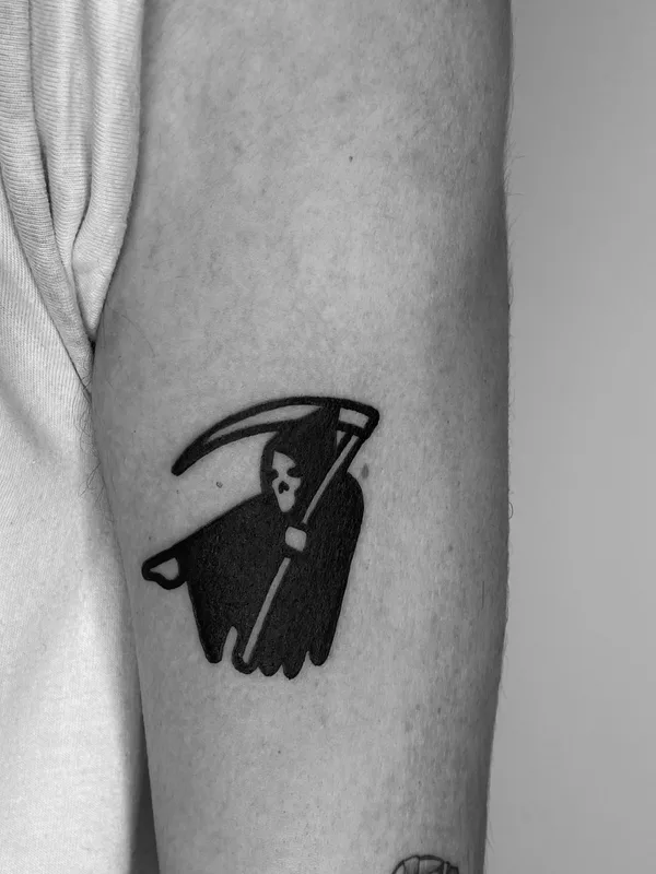 handpoke tattoo by Oleg Savchuk in Tbilisi