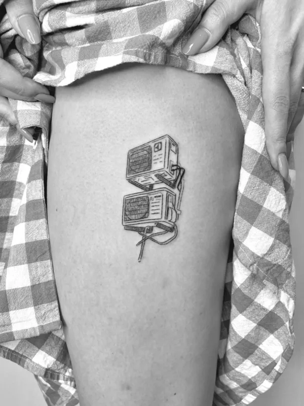 handpoke tattoo by Oleg Savchuk in Tbilisi
