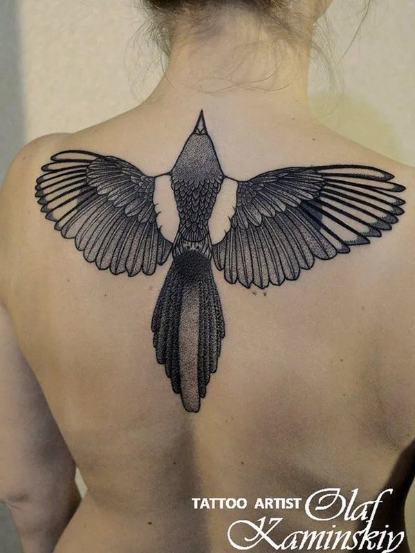 female black blackwork tatouage sur upper back #32068 | Artiste tatoueur Olaf Kaminskiy