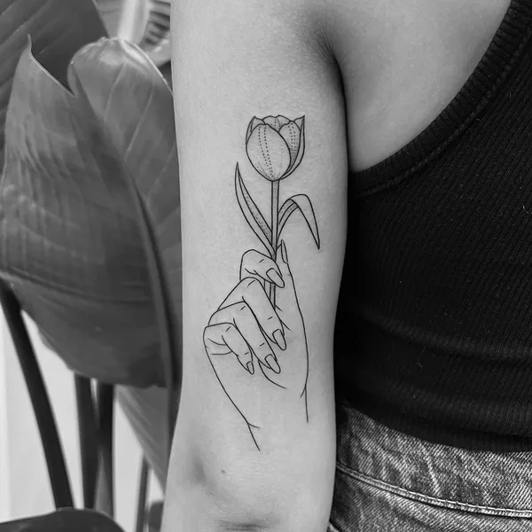 Linework tattoo by Bojana in Amsterdam