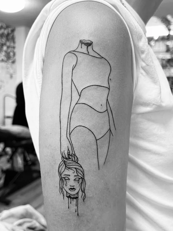 black and grey linework tatouage sur upper arm #44839 | Artiste tatoueur Bojana