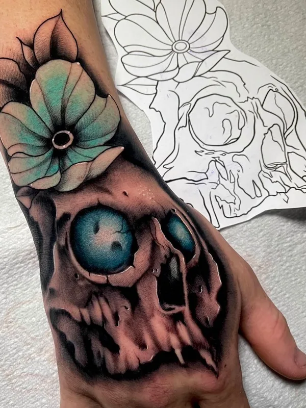 color realism Tatuaggio su back of hand #44886 | Tatuatore Wesley