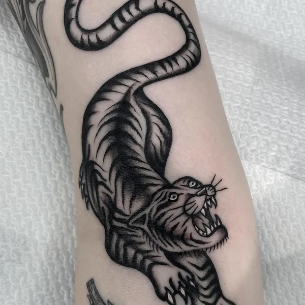 Traditional tattoo by KiMi VERA in Madrid