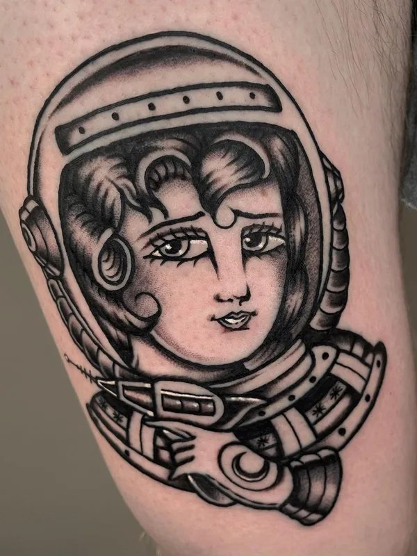 black and grey traditional Tatuaggio su thigh #44918 | Tatuatore KiMi VERA