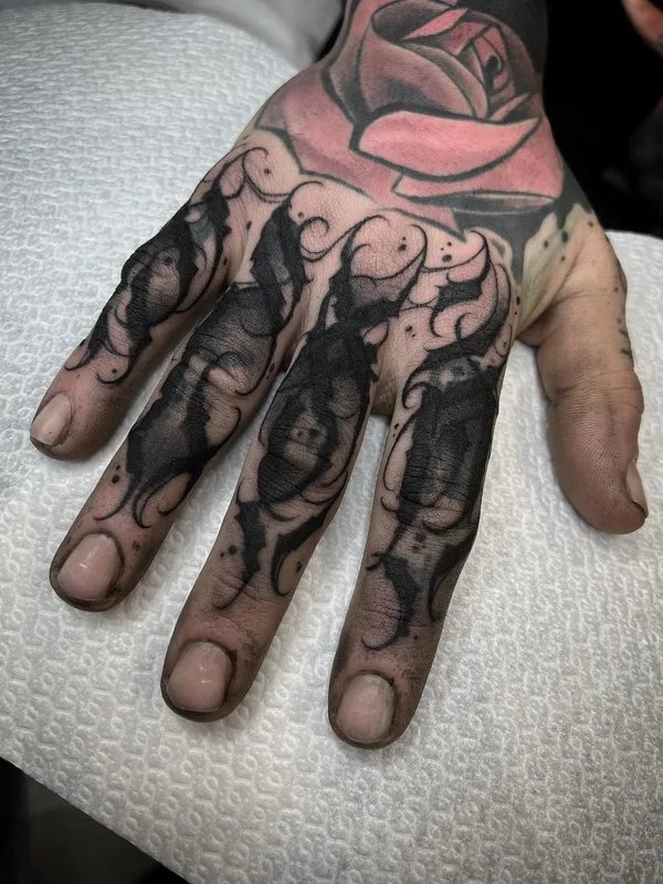black and grey blackwork татуировка на hand #44939 | Тату мастер Diego Garrafa