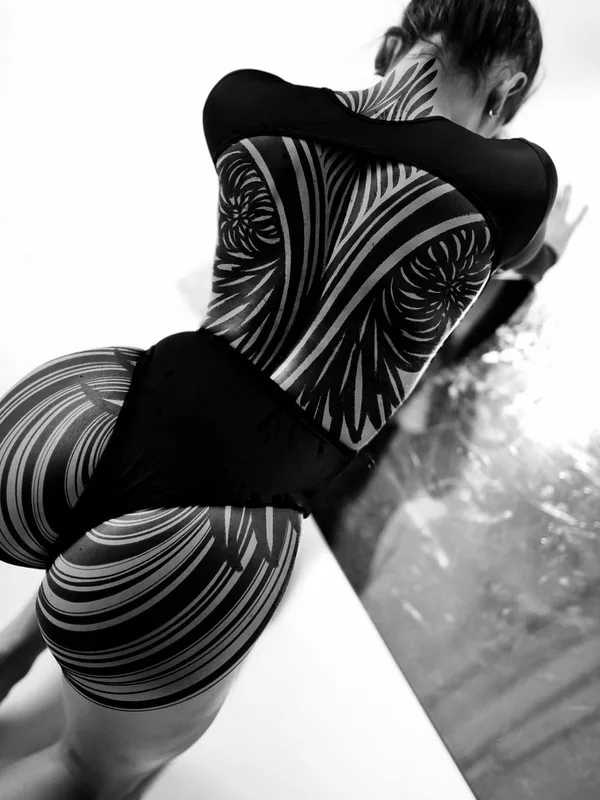 female black blackwork татуировка на full back #44979 | Тату мастер Тимофей Викторович