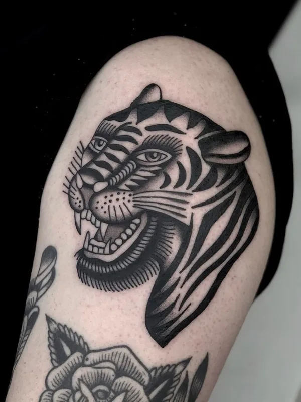 black and grey traditional татуировка на upper arm #45024 | Тату мастер WES WIZ