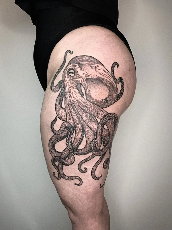 Graphic tattoo by Oliver’s Black Ink in Amsterdam