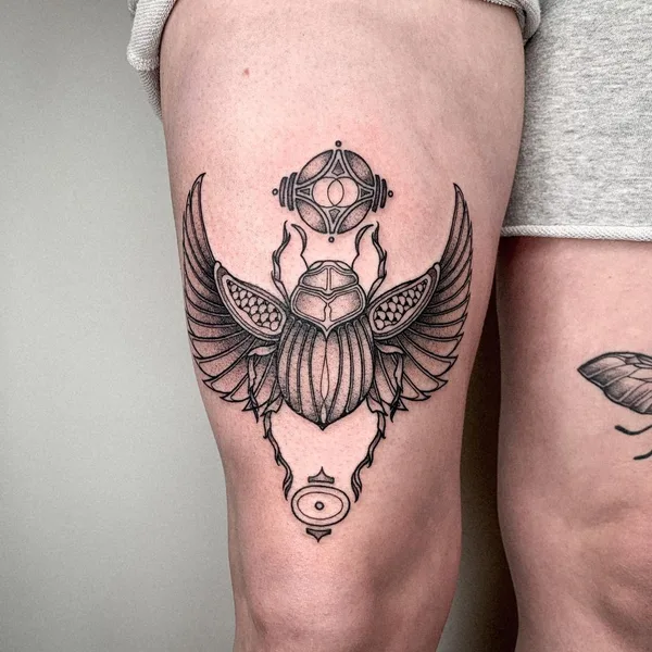 Graphic tattoo by Oliver’s Black Ink in Amsterdam