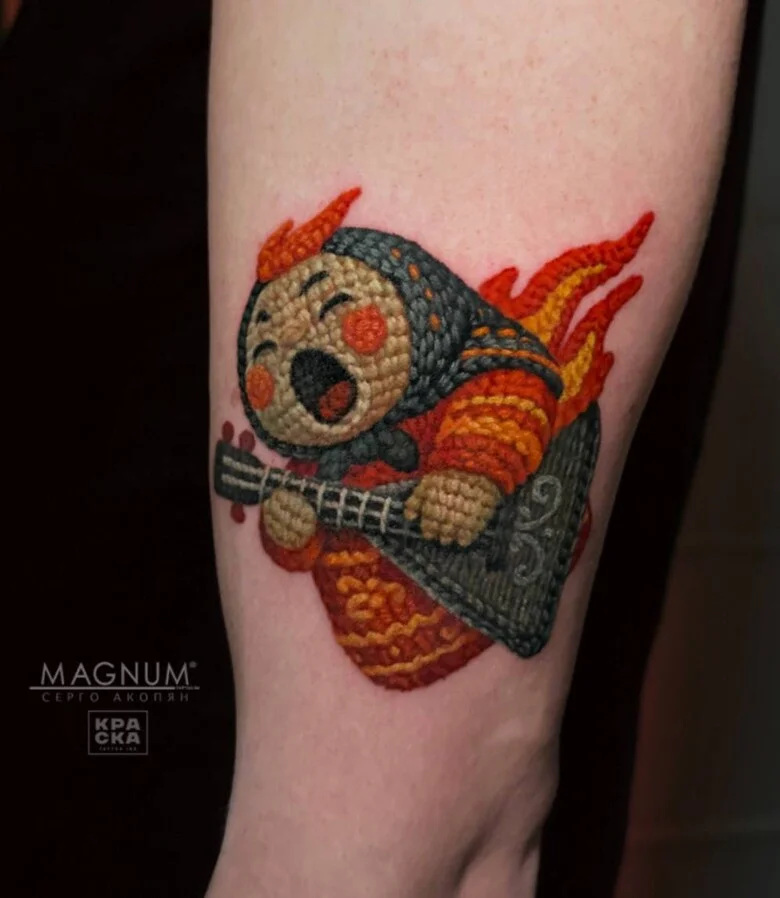 Gestrickte Amigurumi-Tattoos von Sergo Akopyan