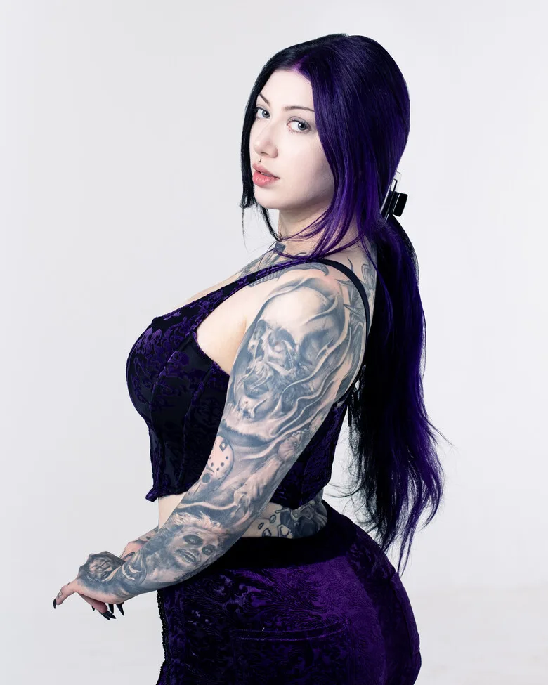 Ravengriim: The Dark Queen of Cosplay and Digital Art - image 6