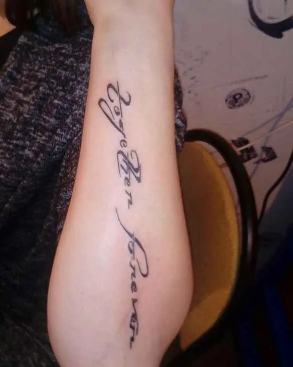 black lettering tatouage sur forearm #14531 | Artiste tatoueur Shelk