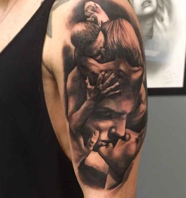 black and grey realism tattoo auf upper arm #1575 | Tätowierer Massi Novecento